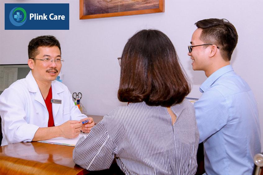 Bác sĩ Lê Hoàng tư vấn cho bệnh nhân vô sinh hiến muộn