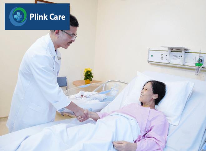 Phó Giáo sư Lê Hoàng và sản phụ Trương Thị Hải Hằng - người phụ nữ được làm mẹ nhờ thụ tinh ống nghiệm ở tuổi 53. Phó Giáo sư Lê Hoàng và sản phụ Trương Thị Hải Hằng - người phụ nữ được làm mẹ nhờ thụ tinh ống nghiệm ở tuổi 53