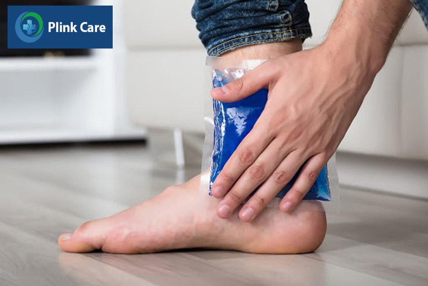 chườm đá giúp giảm tình trạng sưng