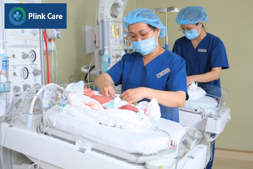 Trẻ sơ sinh cần được chăm sóc, theo dõi cẩn thận sau sinh
