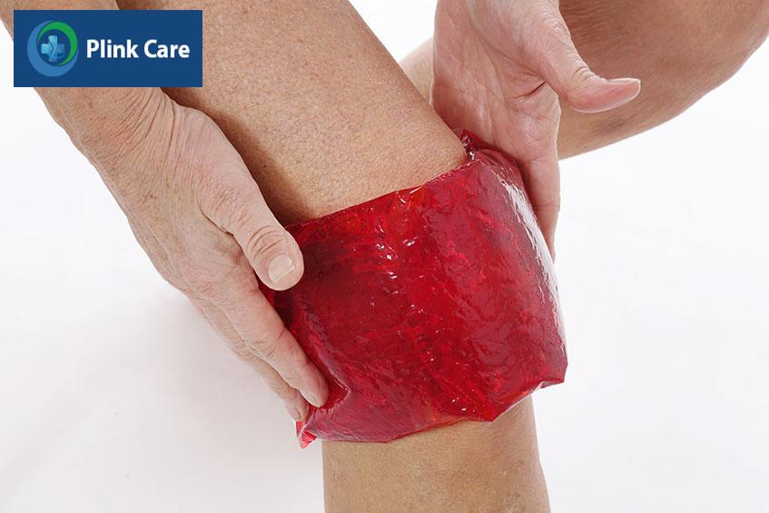 chườm lạnh hoặc chườm nóng