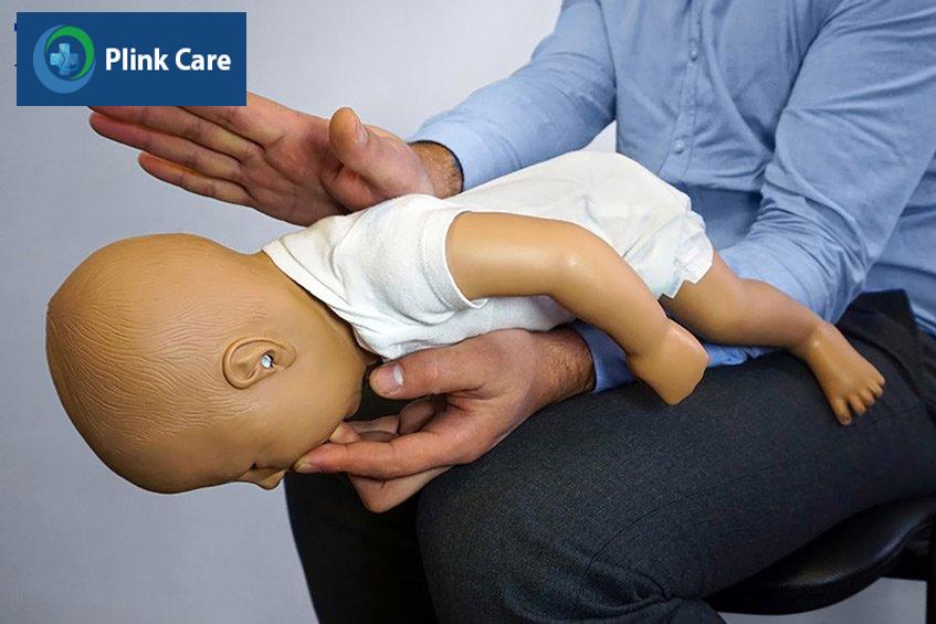 Hướng dẫn tư thế sơ cứu cho trẻ hóc dị vật