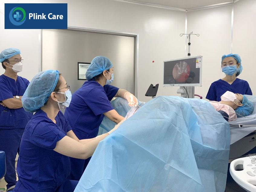 thực hiện thủ thuật tại ivf tâm anh