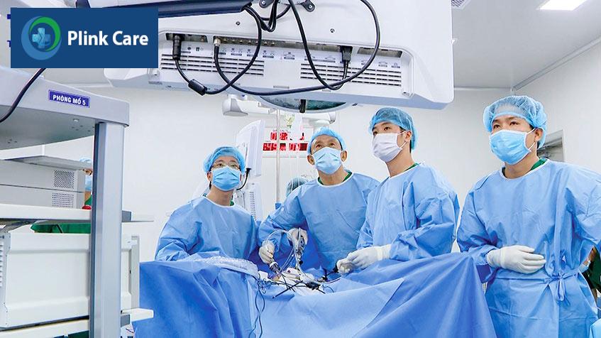 Thực hiện phẫu thuật tại bệnh viện
