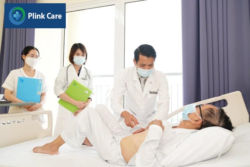 khám bệnh nhân tại khoa ung bướu bvdk tâm anh