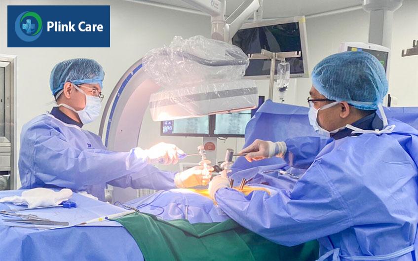 bác sĩ tại tâm anh đang thực hiện ca mổ