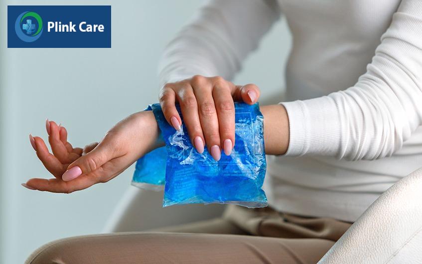 chườm lạnh để giảm đau