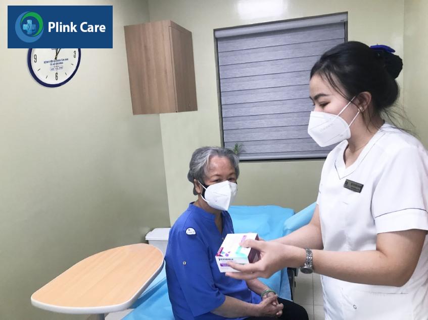người đầu tiên tiêm Evusheld
