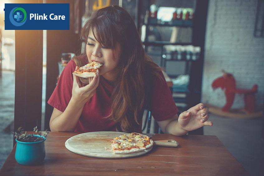 viêm khớp dạng thấp nên kiêng đồ ăn nhanh