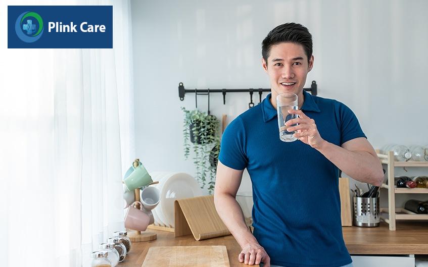 uống nước đầy đủ mỗi ngày và giữ tinh thần vui vẻ