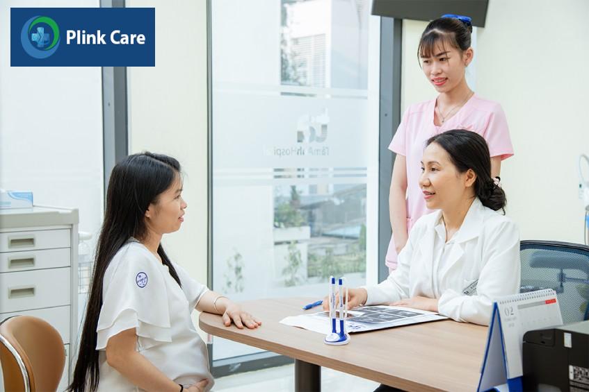 bác sĩ tư vấn và điều trị