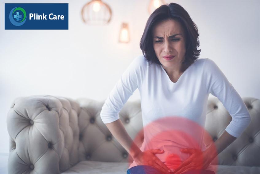 Đau bụng dưới, xuất huyết âm đạo bất thường không trong chu kỳ kinh là một trong những triệu chứng phổ biến của viêm lộ tuyến cổ tử cung