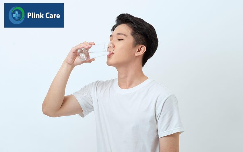 uống đủ nước giúp chữa đau nửa đầu