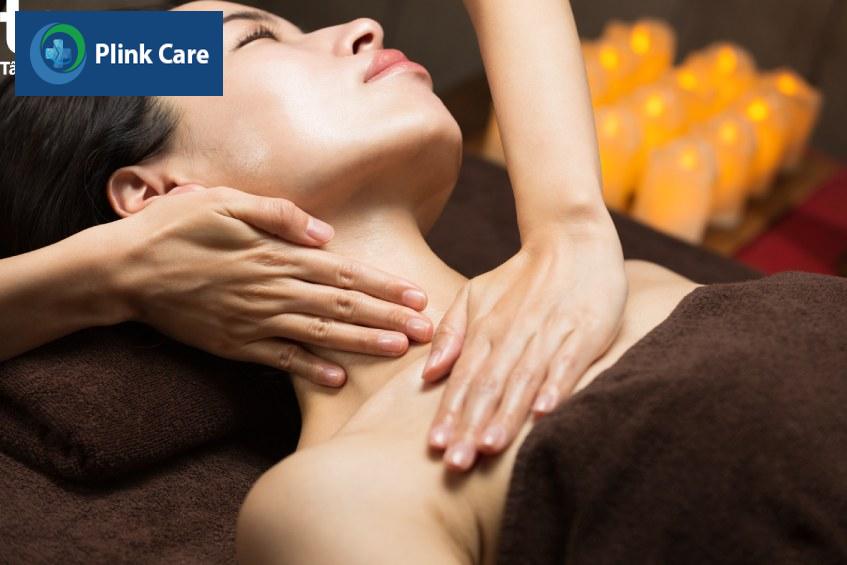 Massage vết sẹo mổ bướu cổ hằng ngày