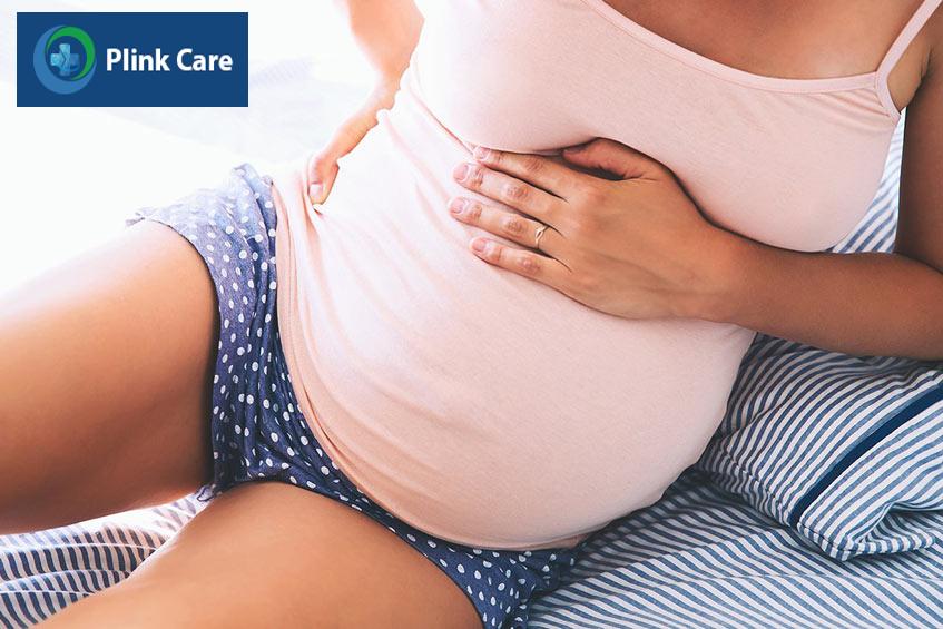 cơn đau đẻ kèm ra máu âm đạo