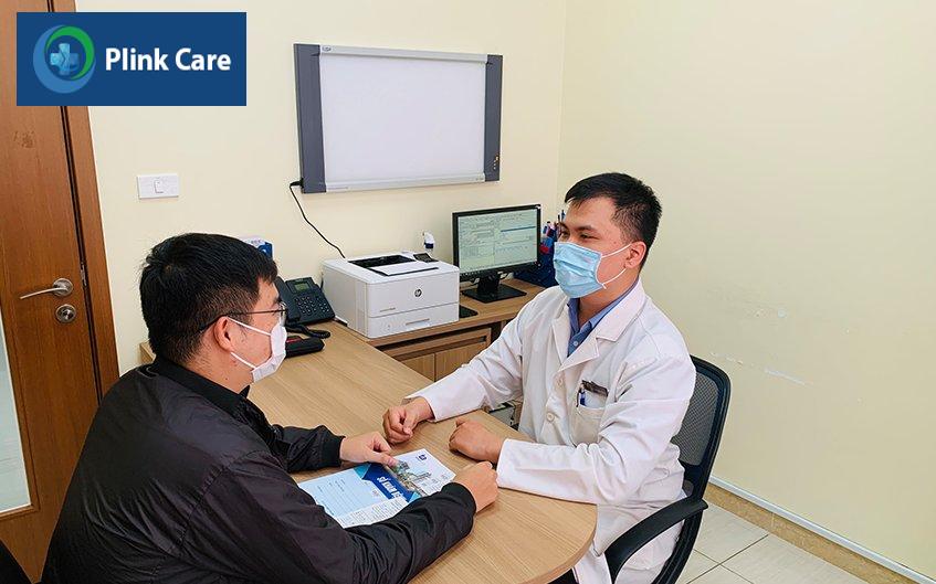 gặp bác sĩ để khám