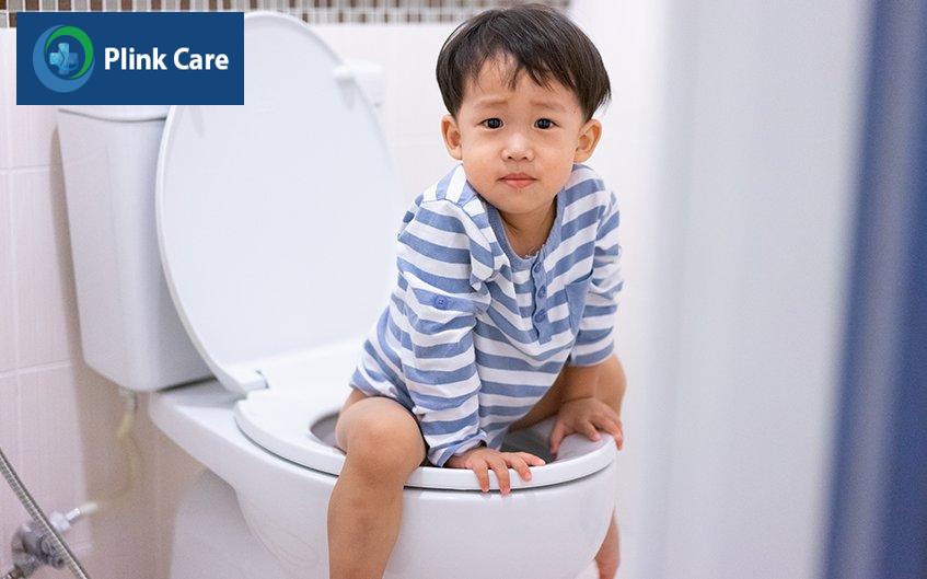 Trẻ bị táo bón gặp khó khăn khi đi tiêu