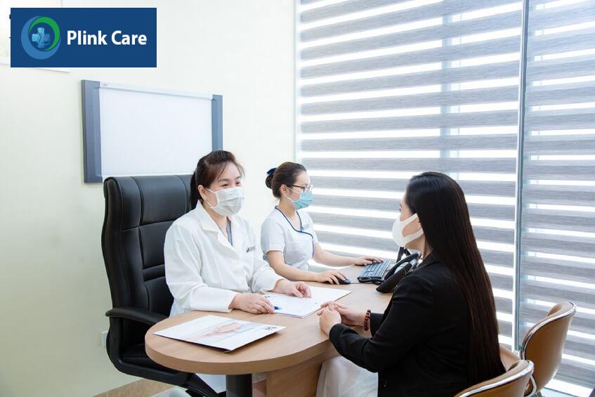 bác sĩ khám ung thư vú giai đoạn 0
