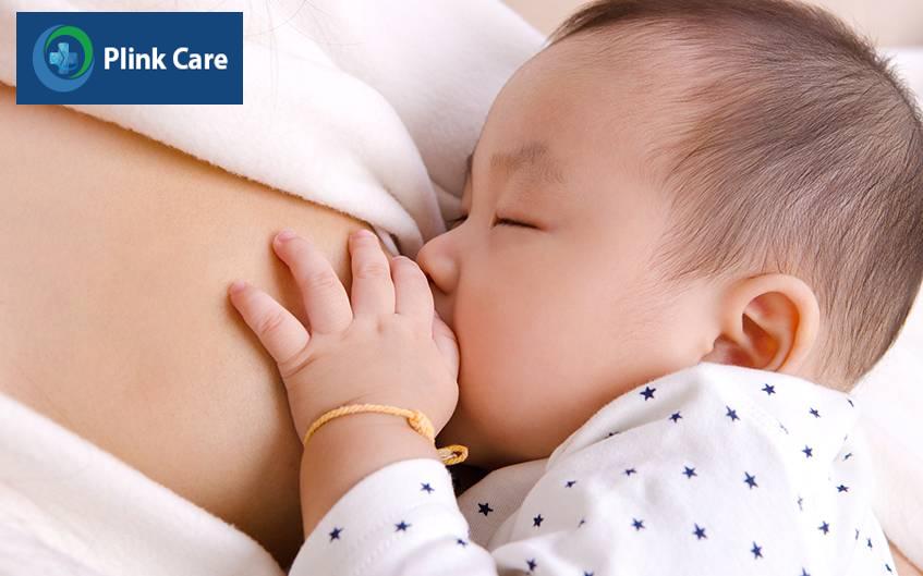 Trẻ sơ sinh dưới 6 tháng tuổi nên được nuôi bằng sữa mẹ