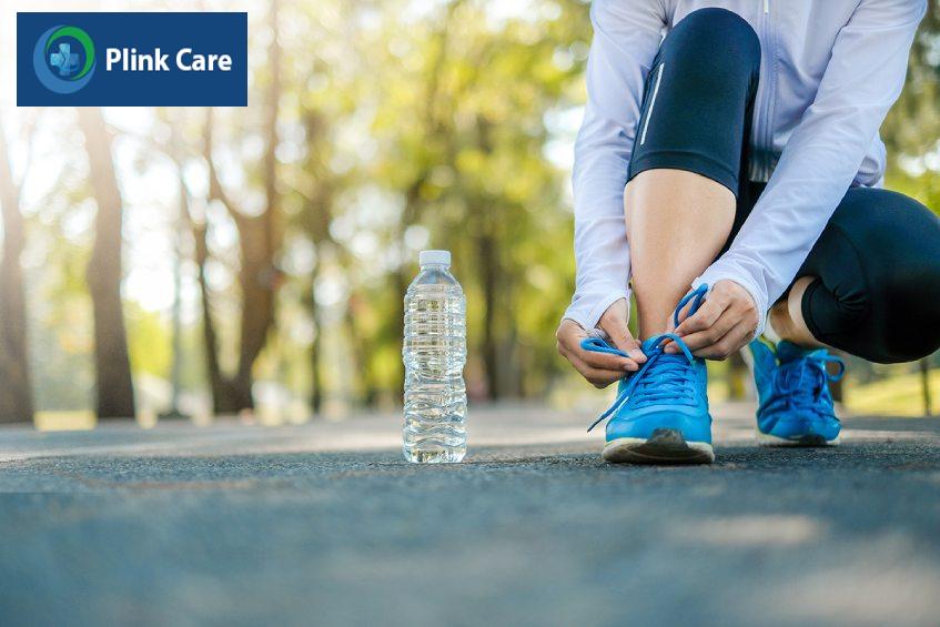 chuẩn bị nước để mang theo trong quá trình chạy