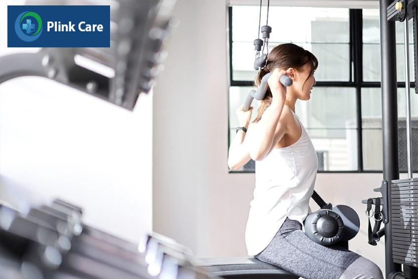 Lat pull-down giúp làm tăng sức mạnh cho nhóm cơ lưng