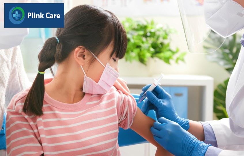 Trẻ cần được tiêm đầy đủ các mũi vacxin phòng thủy đậu