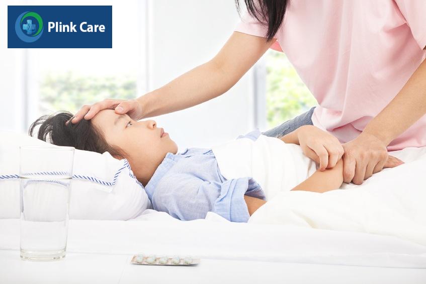 Trẻ mắc bệnh thủy đậu được chăm sóc tại nhà