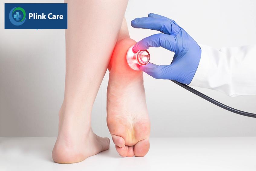 Bác sĩ đưa ra chẩn đoán nhiễm trùng bàn chân tiểu đường