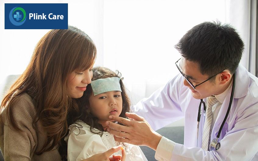 Khi trẻ sốt cao, bố mẹ nên đưa trẻ đến bệnh viện