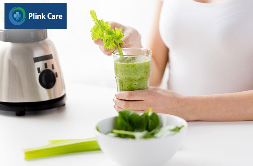 nước ép cần tây giúp giảm đau bụng kinh