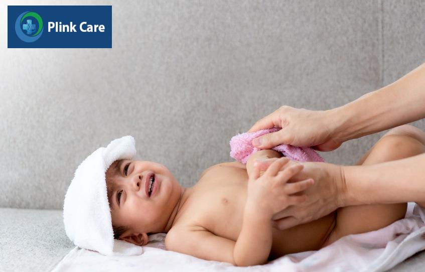 Trẻ bị thủy đậu nên được vệ sinh cơ thể hằng ngày