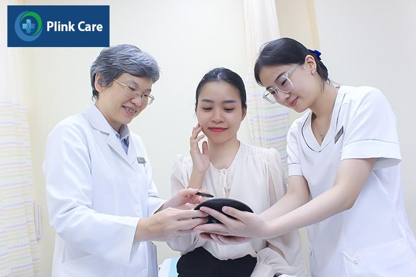 Các bác sĩ sẽ thăm khám và lên phác đồ điều trị