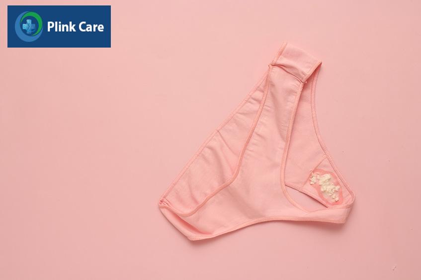 khí hư bị vón cục như bã đậu