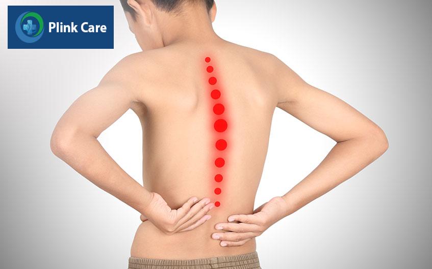 trẻ bị cong vẹo cột sống