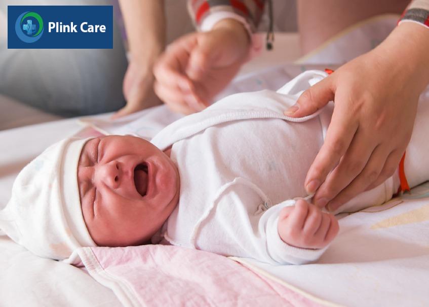 Trẻ sơ sinh khó chịu, quấy khóc nhiều khi bị sốt