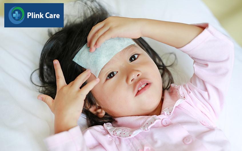 Trẻ sốt tay chân lạnh có thể do nhiều nguyên nhân