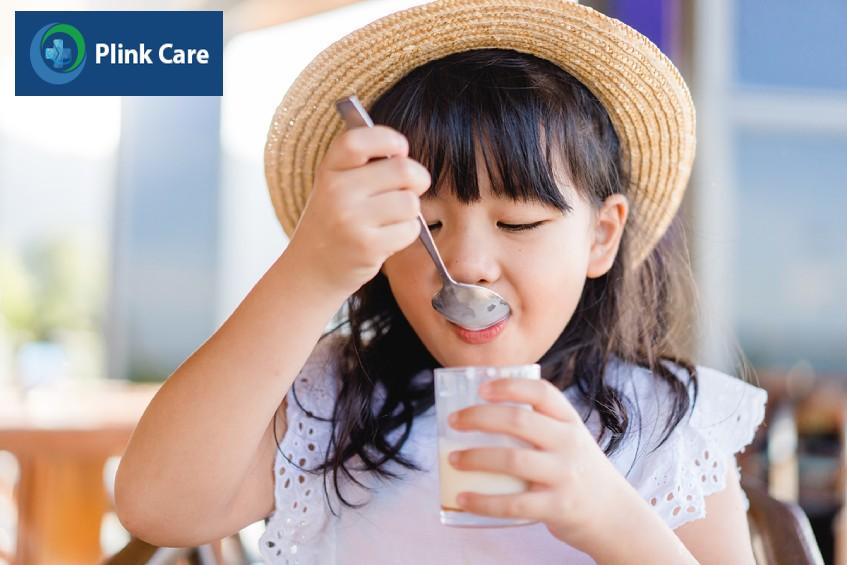 Cho trẻ ăn sữa chua đúng cách và phù hợp