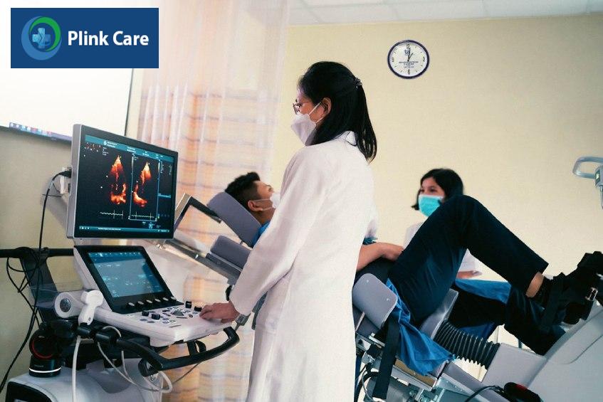Người bị rối loạn mỡ máu được siêu âm tim gắng sức xe đạp lực kế kiểm tra sức khỏe tim mạch tại Bệnh viện Tâm Anh