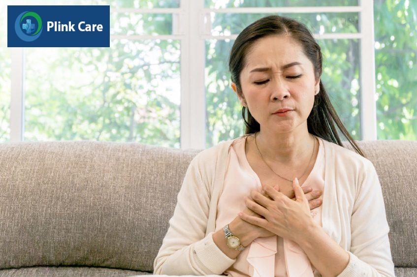 Tim đập thình thịch trong lồng ngực là một trong những triệu chứng tim đập nhanh, hồi hộp