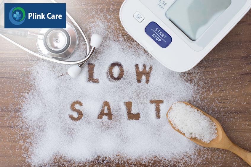 Trẻ bị viêm cầu thận cấp nên giảm lượng muối nạp vào