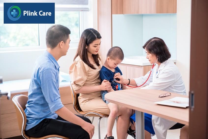 Trẻ cần được đưa đến bệnh viện thăm khám