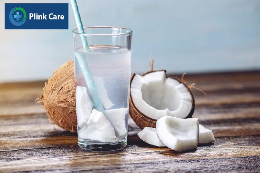 uống nước dừa giúp dễ ngủ