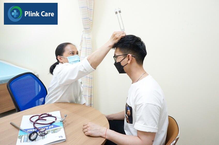bác sĩ khám bệnh mất trí nhớ tạm thời