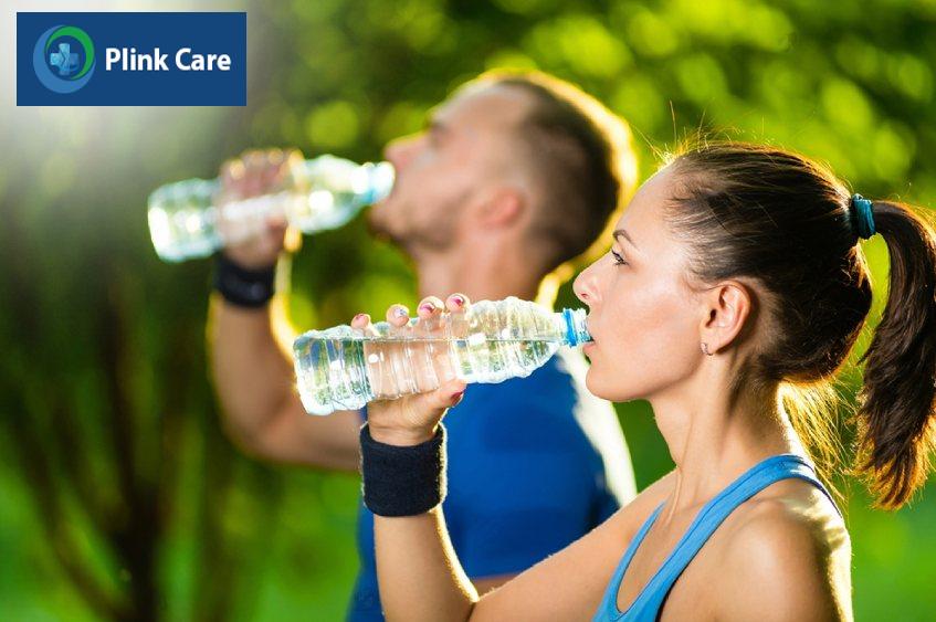 Cần uống đủ nước khi tập thể dục hoặc hoạt động dưới trời nắng nóng