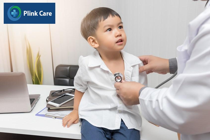 Sa tinh hoàn ở trẻ được chẩn đoán bằng các triệu chứng lâm sàng