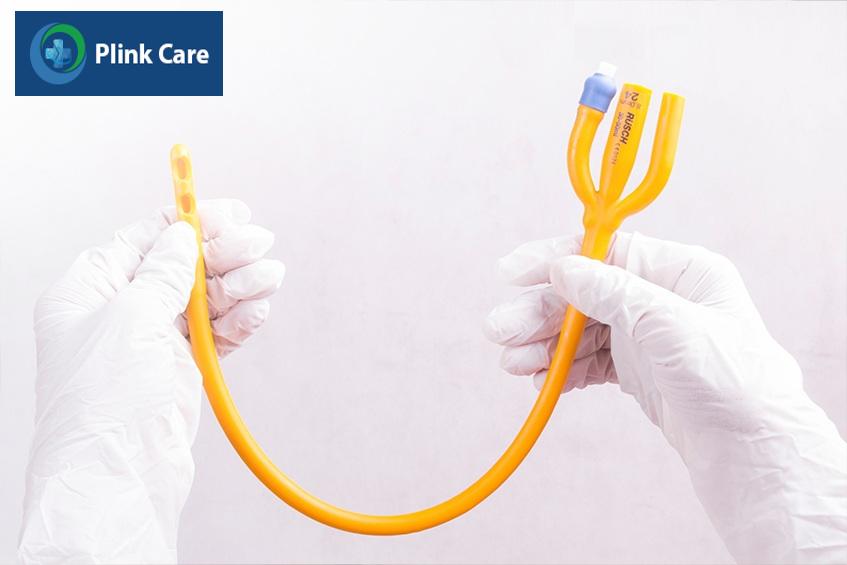 Thủ thuật đặt ống tiểu cần được thực hiện đúng quy trình bởi nhân viên y tế