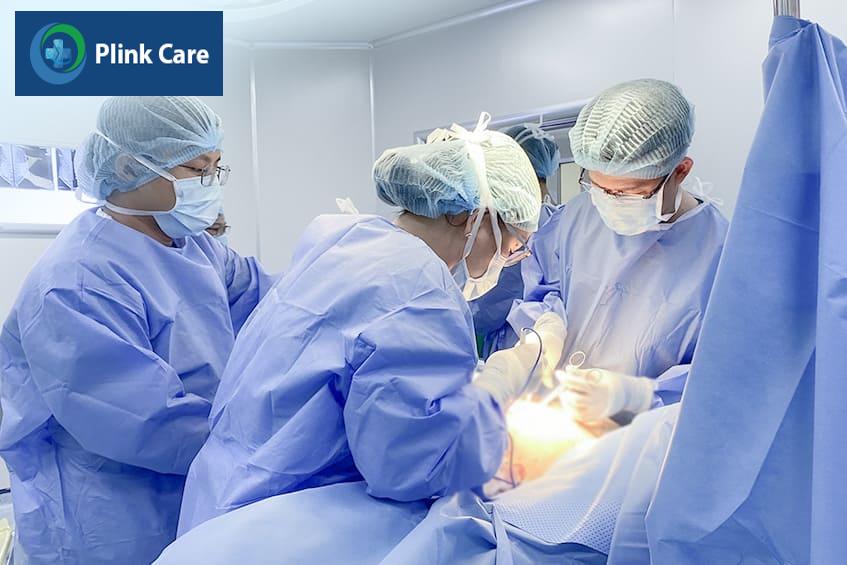 phụ nữ đặt túi ngực cho con bú được không