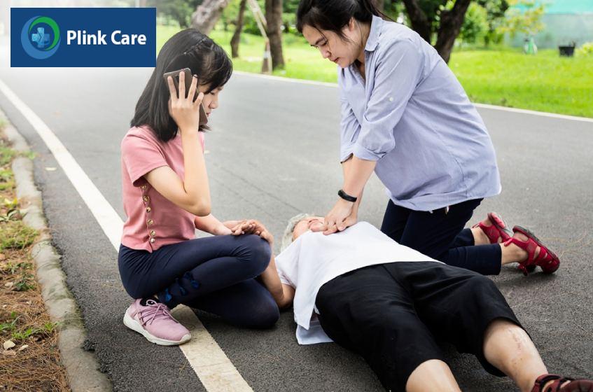 Thực hiện biện pháp sơ cứu người bị ngất và nhanh chóng liên hệ hỗ trợ y tế