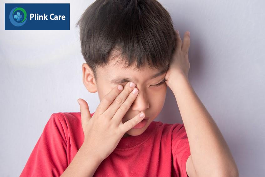 Trẻ dụi mắt nhiều do đau mắt đỏ
