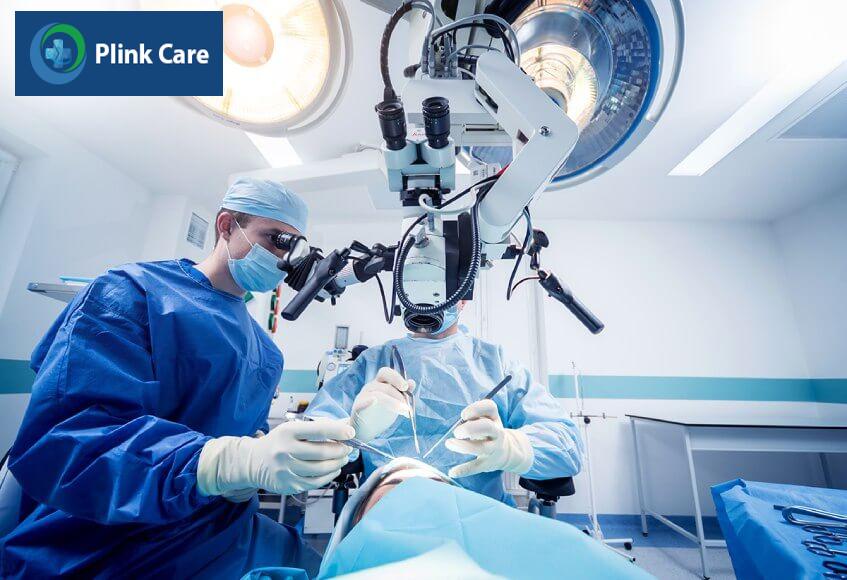 bác sĩ phẫu thuật khối u màng não